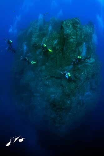 Lavagestein unter Wasser vor der Küste von El Hierro